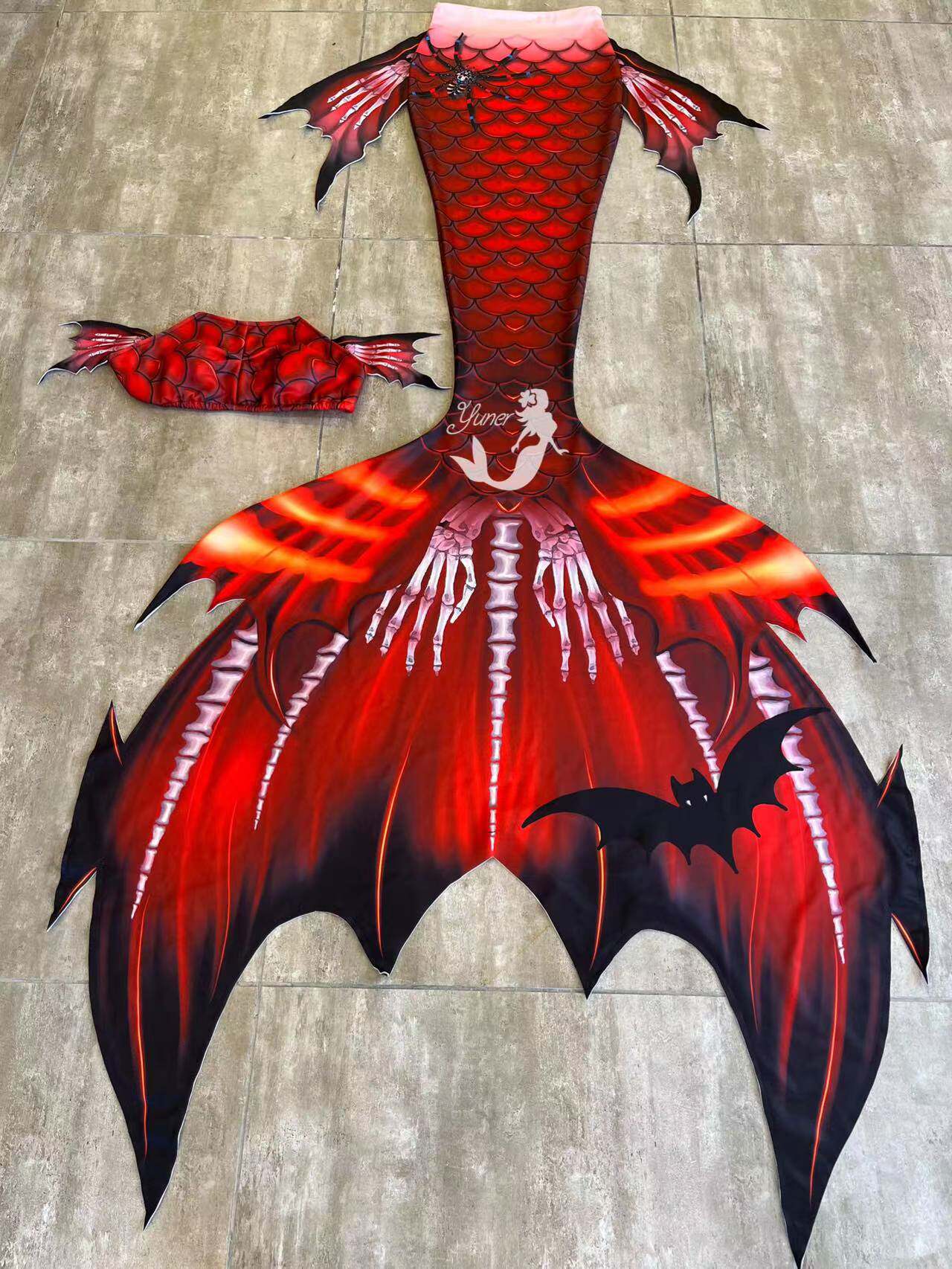 Aquarium & Marine Museum Kota Kinabalu - Oryginalny męski i żeński strój syreny